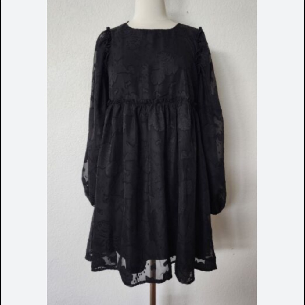Brand new small black lace dress. Francesca’s closet boutiques. Fully lined.